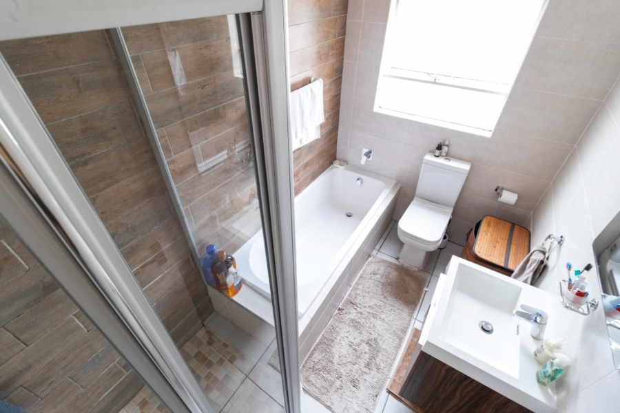 2 Bedroom Property for Sale in Bryanston Gauteng