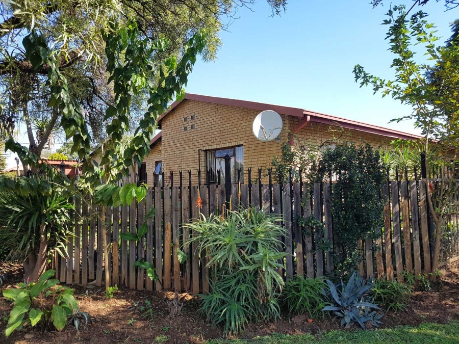 4 Bedroom Property for Sale in East Lynne Gauteng