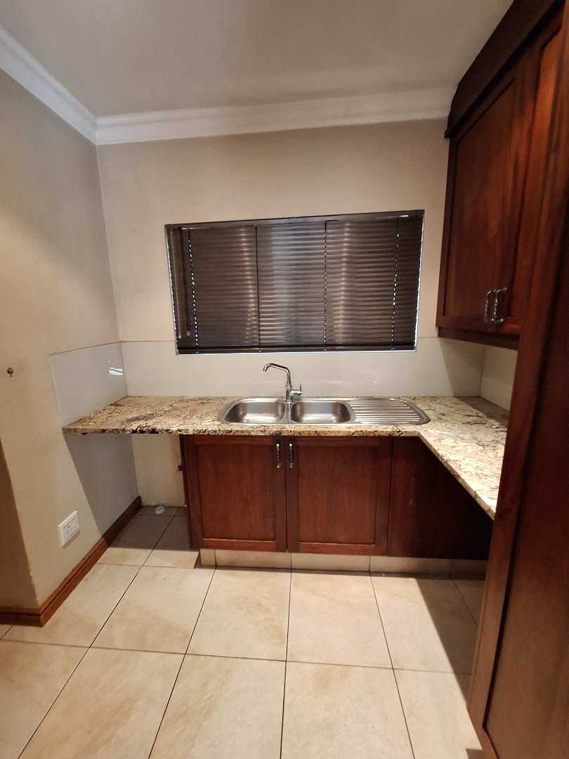 To Let 3 Bedroom Property for Rent in Douglasdale Gauteng