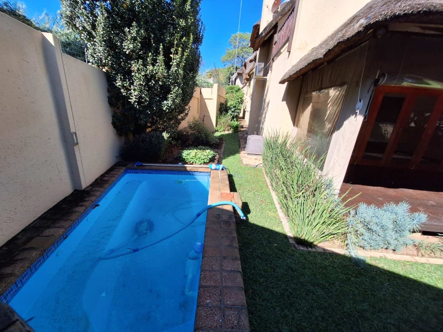 To Let 3 Bedroom Property for Rent in Douglasdale Gauteng