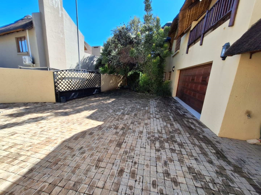 To Let 3 Bedroom Property for Rent in Douglasdale Gauteng