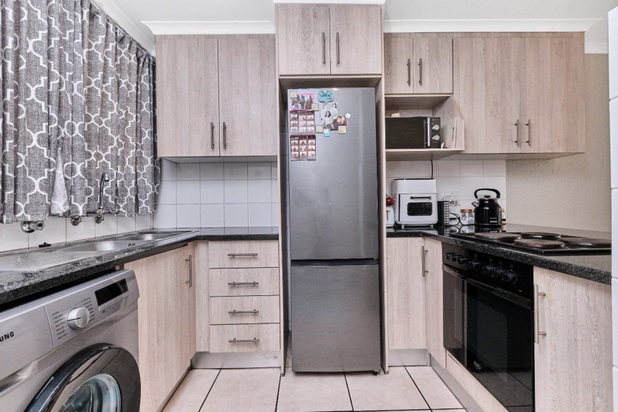 2 Bedroom Property for Sale in Little Falls Gauteng