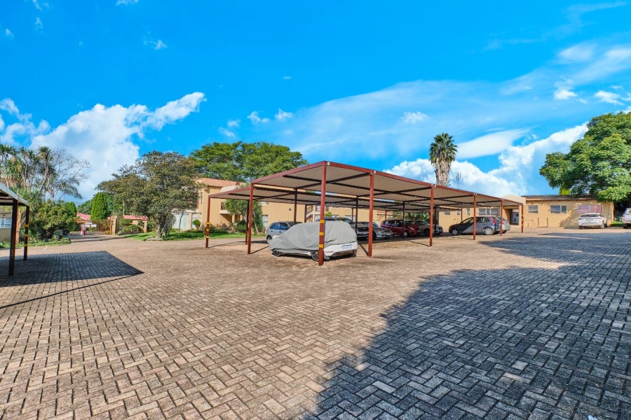 2 Bedroom Property for Sale in Little Falls Gauteng