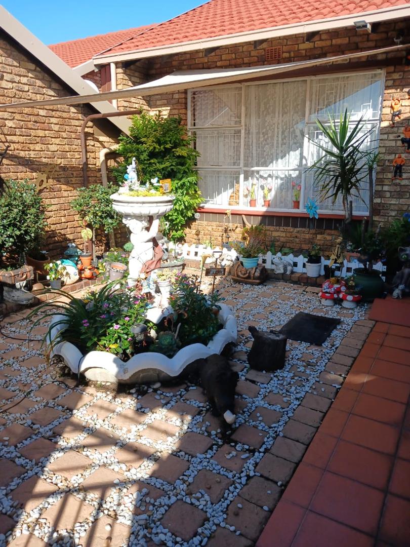 3 Bedroom Property for Sale in Gosforth Park Gauteng