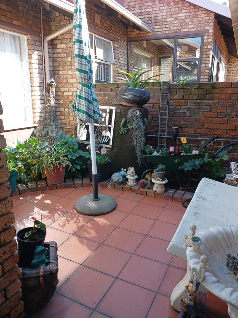 3 Bedroom Property for Sale in Gosforth Park Gauteng