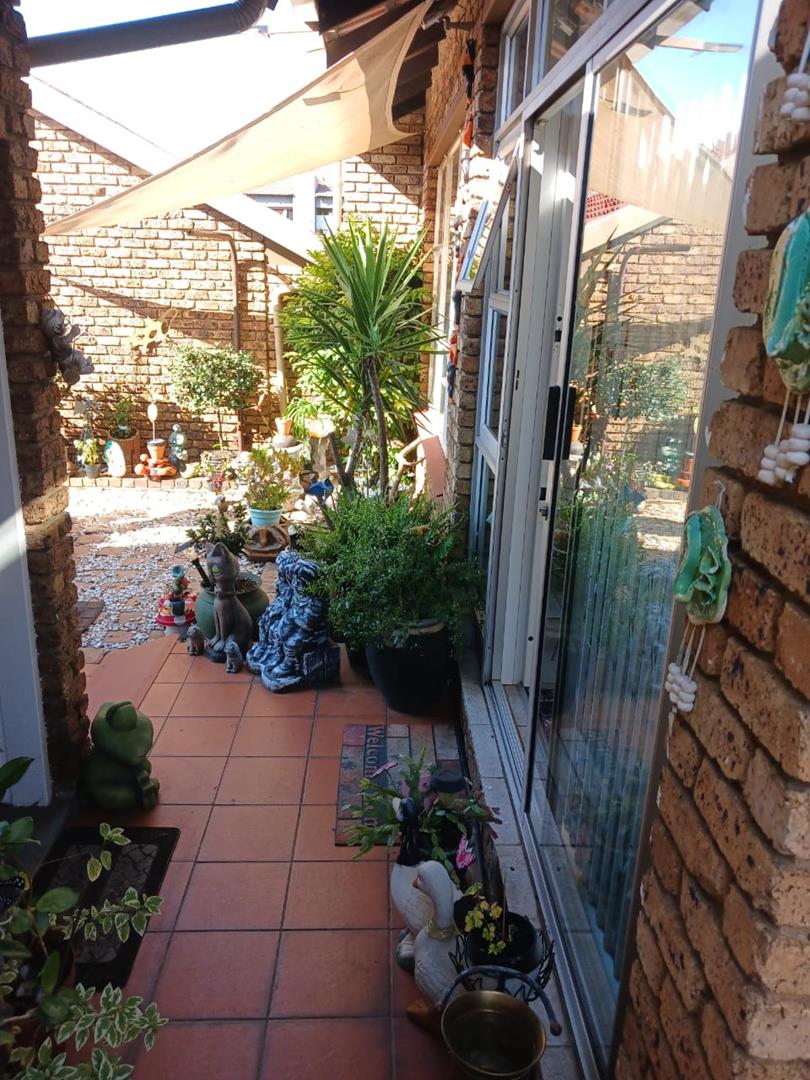 3 Bedroom Property for Sale in Gosforth Park Gauteng