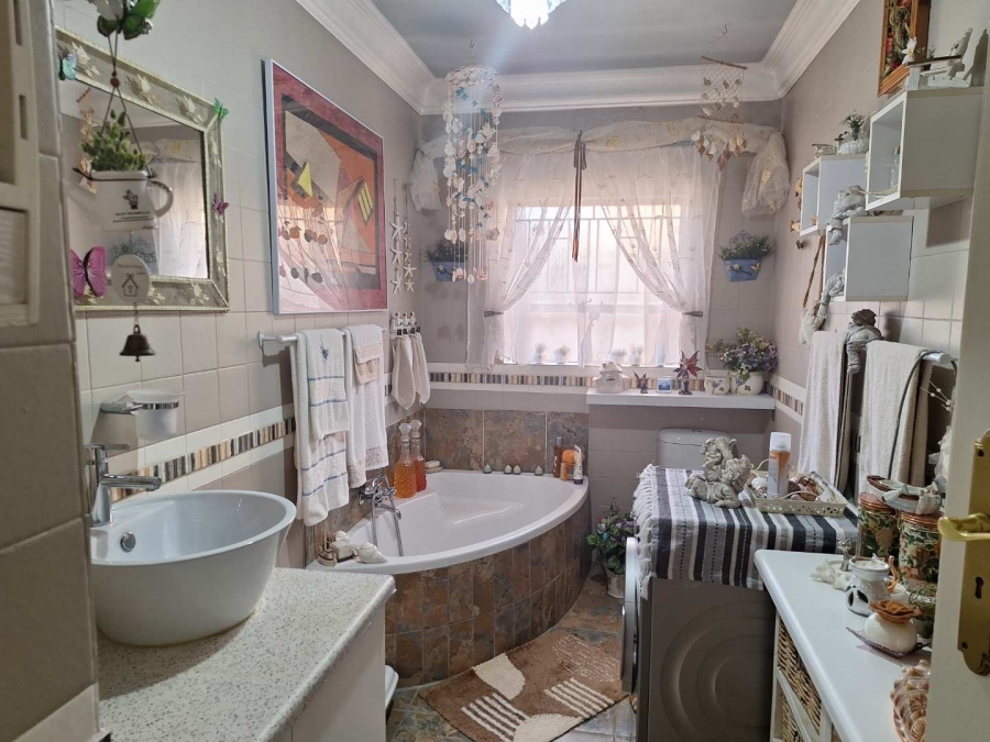 3 Bedroom Property for Sale in Gosforth Park Gauteng