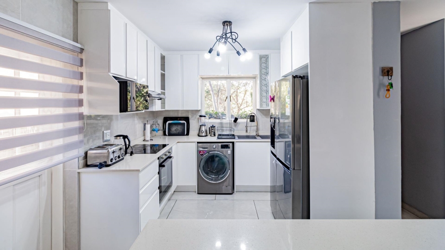 To Let 3 Bedroom Property for Rent in Douglasdale Gauteng