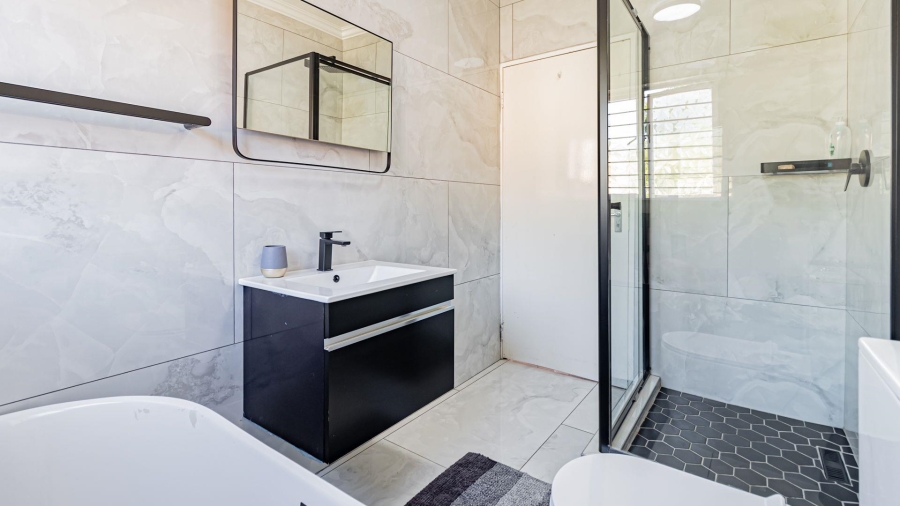To Let 3 Bedroom Property for Rent in Douglasdale Gauteng