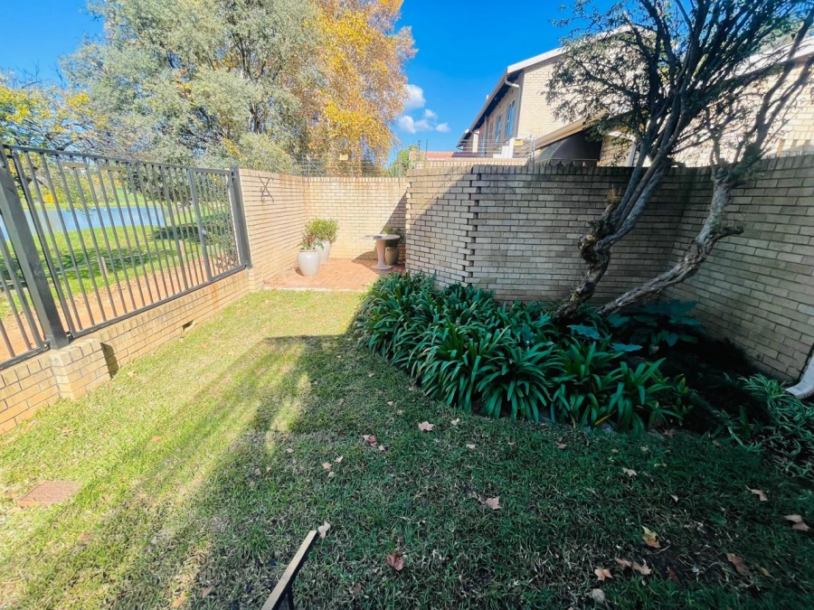 To Let 2 Bedroom Property for Rent in Illovo Gauteng