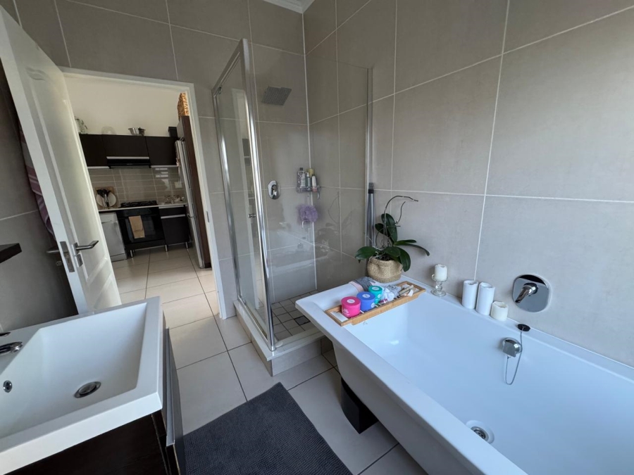 To Let 1 Bedroom Property for Rent in Fourways Gauteng