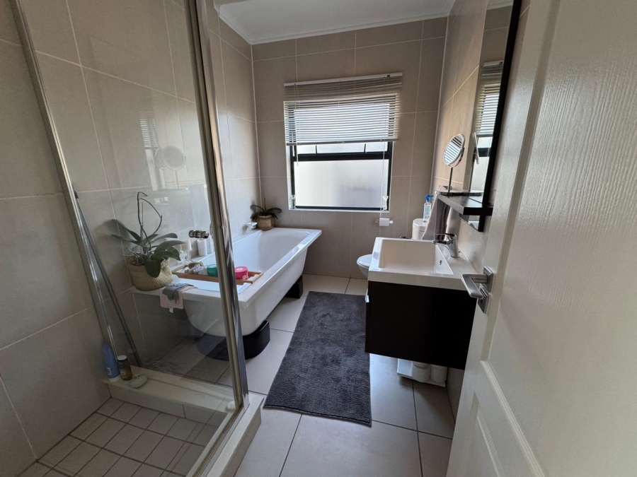 To Let 1 Bedroom Property for Rent in Fourways Gauteng