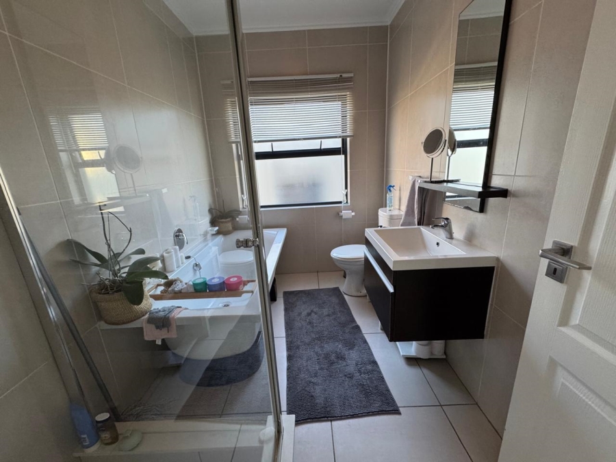 To Let 1 Bedroom Property for Rent in Fourways Gauteng