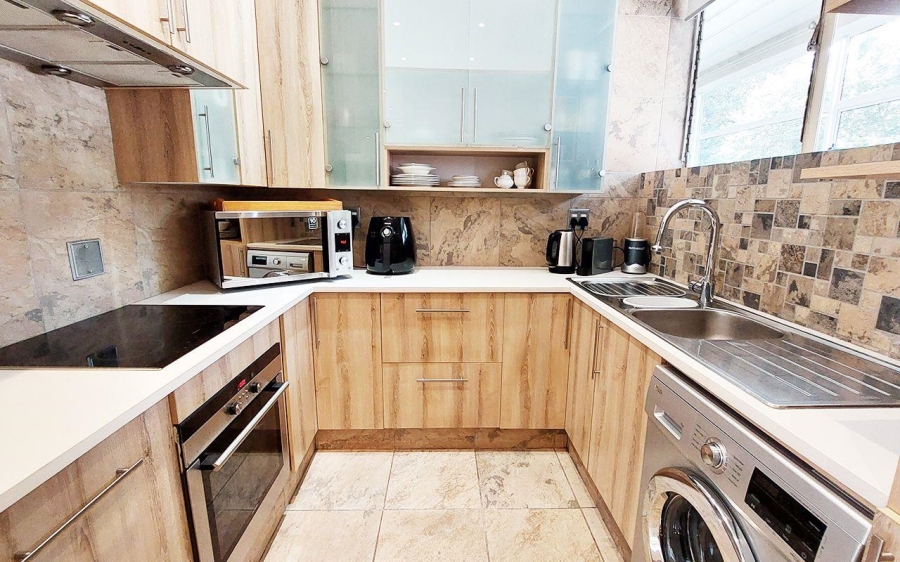 To Let 2 Bedroom Property for Rent in Illovo Gauteng