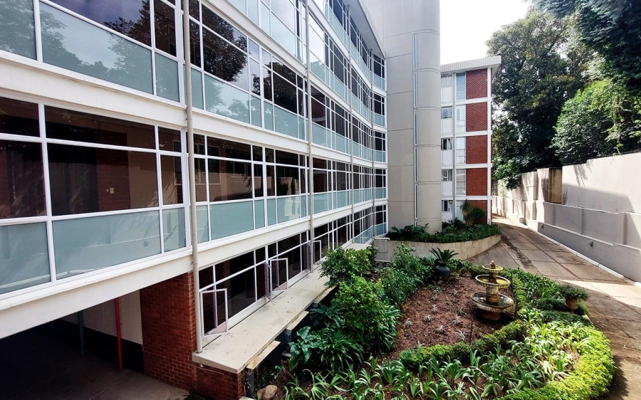 To Let 2 Bedroom Property for Rent in Illovo Gauteng
