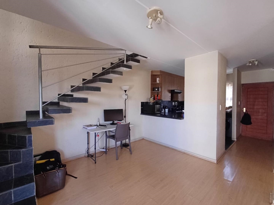 To Let 2 Bedroom Property for Rent in Ferndale Gauteng