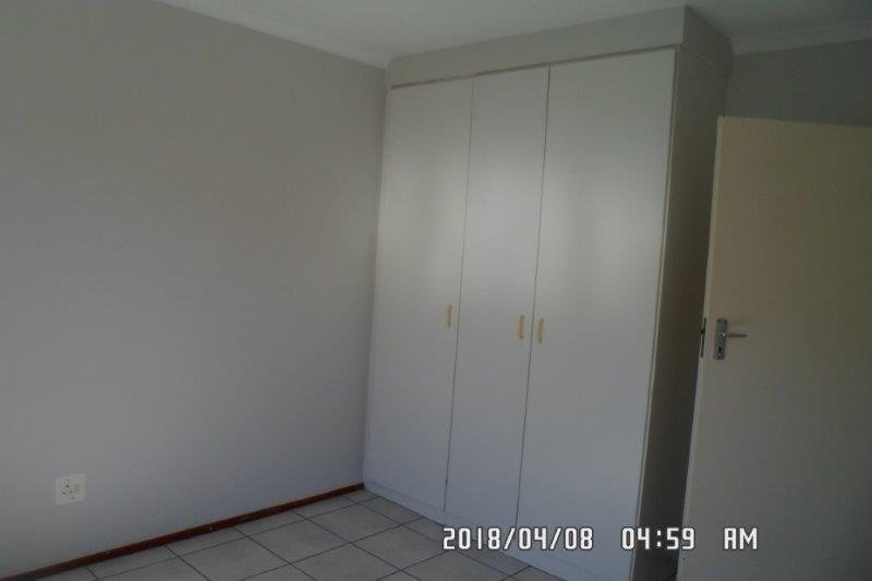 To Let 2 Bedroom Property for Rent in Die Hoewes Gauteng