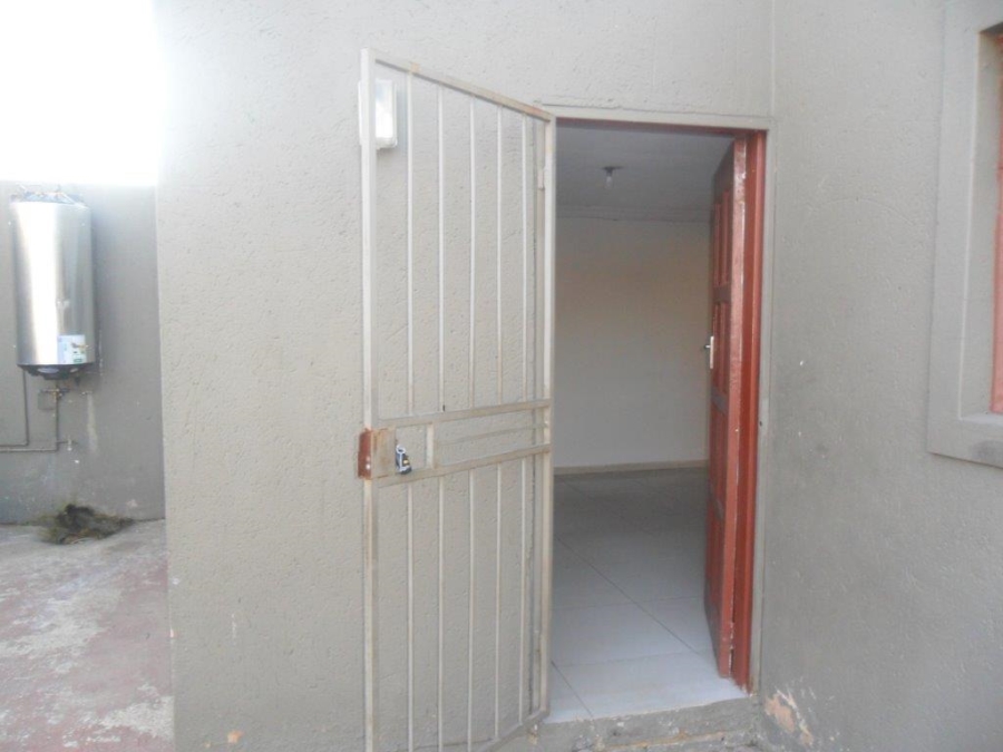 To Let 1 Bedroom Property for Rent in East Lynne Gauteng