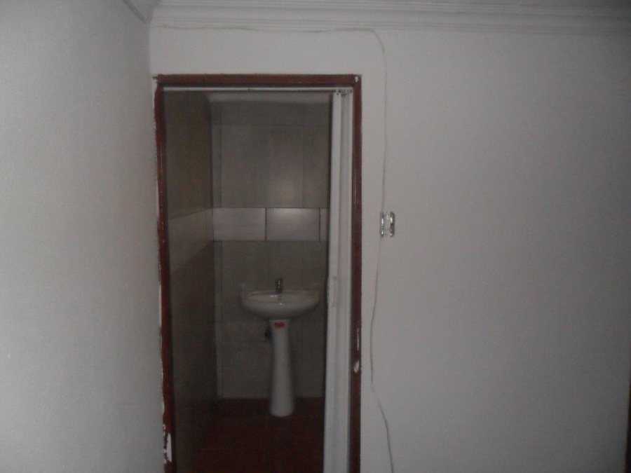 To Let 1 Bedroom Property for Rent in East Lynne Gauteng