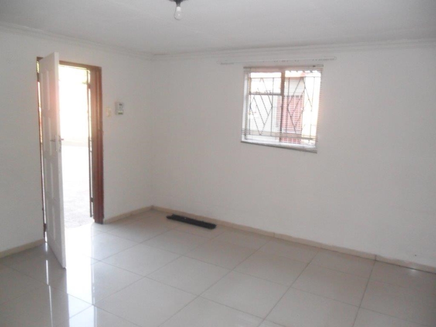 To Let 1 Bedroom Property for Rent in East Lynne Gauteng