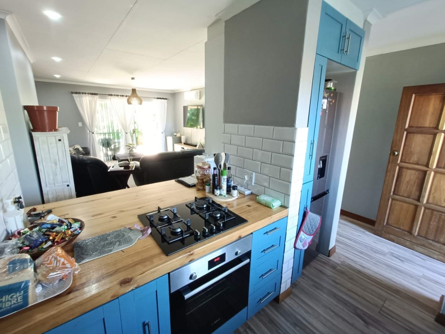 2 Bedroom Property for Sale in Die Hoewes Gauteng