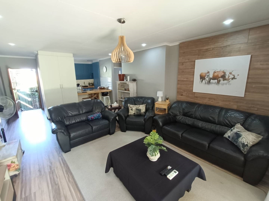 2 Bedroom Property for Sale in Die Hoewes Gauteng