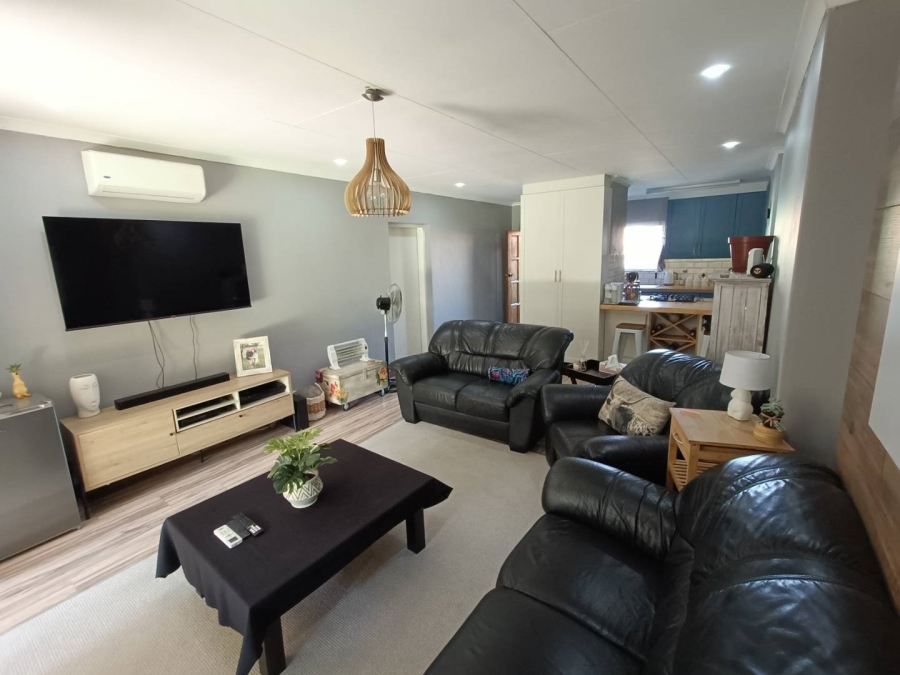 2 Bedroom Property for Sale in Die Hoewes Gauteng