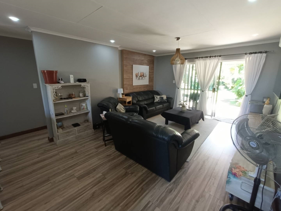 2 Bedroom Property for Sale in Die Hoewes Gauteng