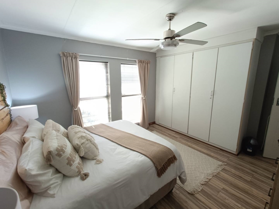 2 Bedroom Property for Sale in Die Hoewes Gauteng