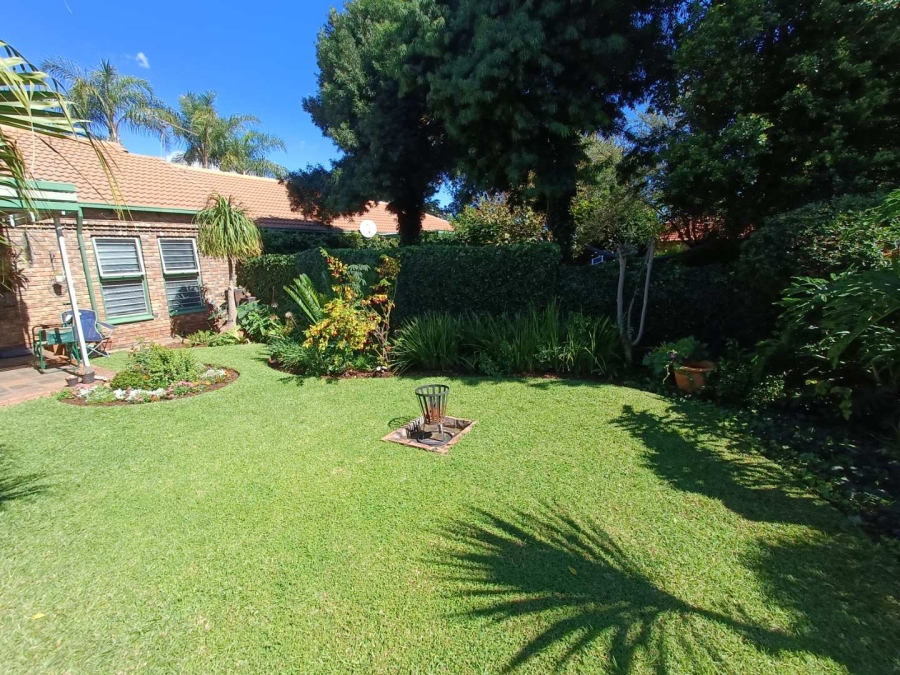 2 Bedroom Property for Sale in Die Hoewes Gauteng