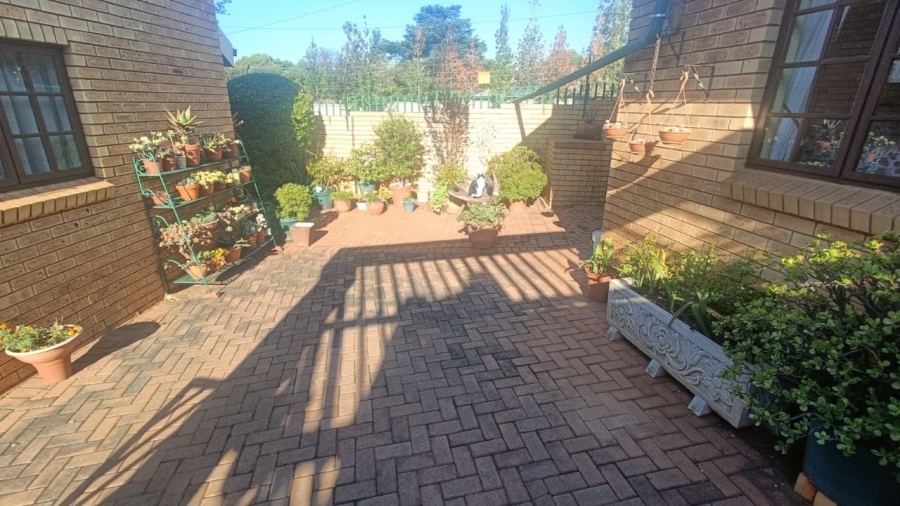 3 Bedroom Property for Sale in Hennopspark Gauteng