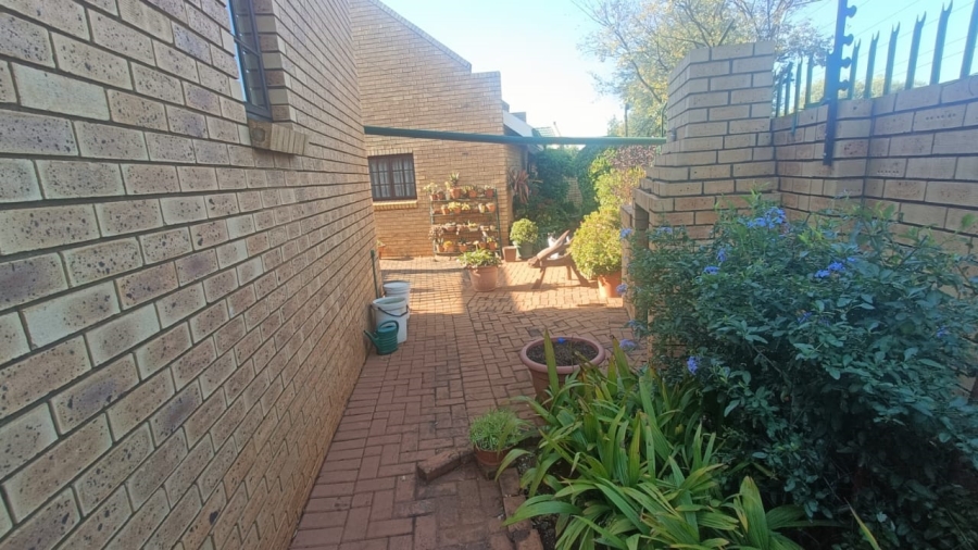 3 Bedroom Property for Sale in Hennopspark Gauteng