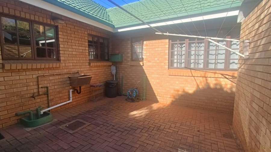 3 Bedroom Property for Sale in Hennopspark Gauteng