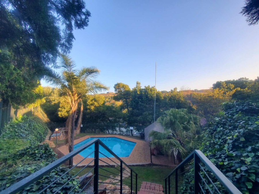 To Let 2 Bedroom Property for Rent in Wilro Park Gauteng