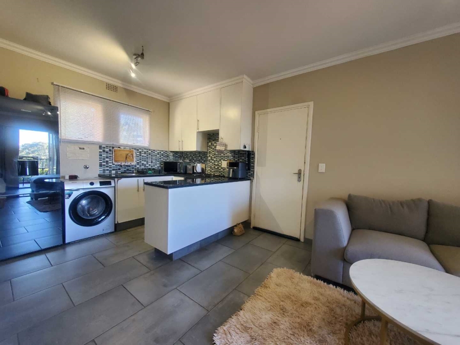 To Let 2 Bedroom Property for Rent in Wilro Park Gauteng