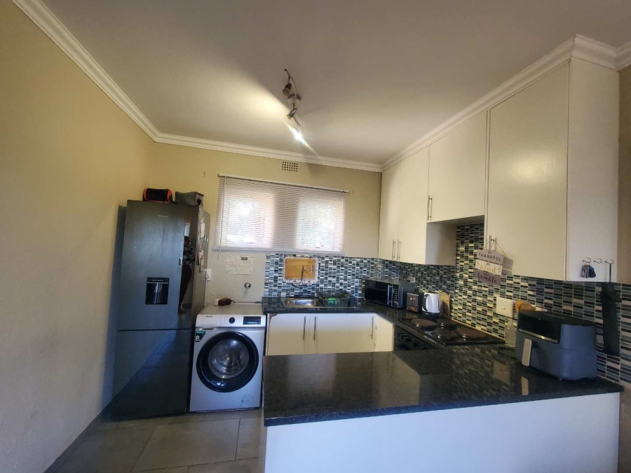To Let 2 Bedroom Property for Rent in Wilro Park Gauteng
