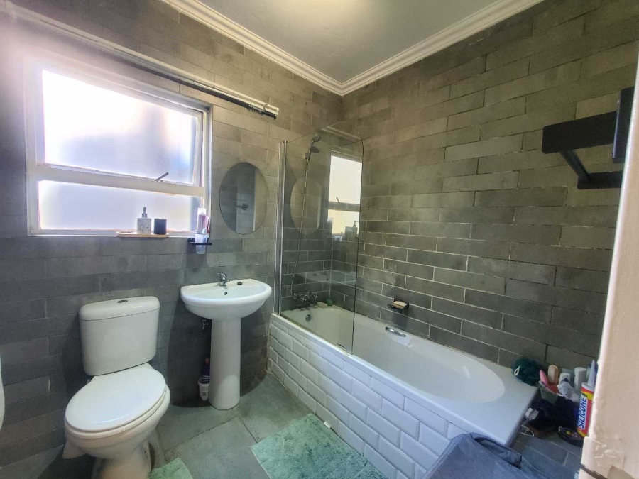 To Let 2 Bedroom Property for Rent in Wilro Park Gauteng