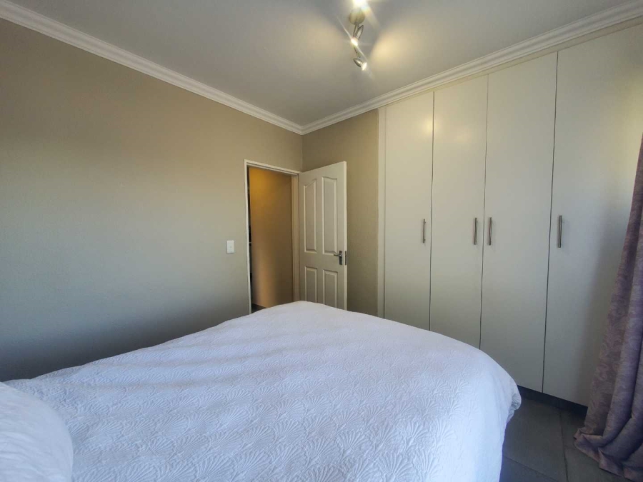 To Let 2 Bedroom Property for Rent in Wilro Park Gauteng
