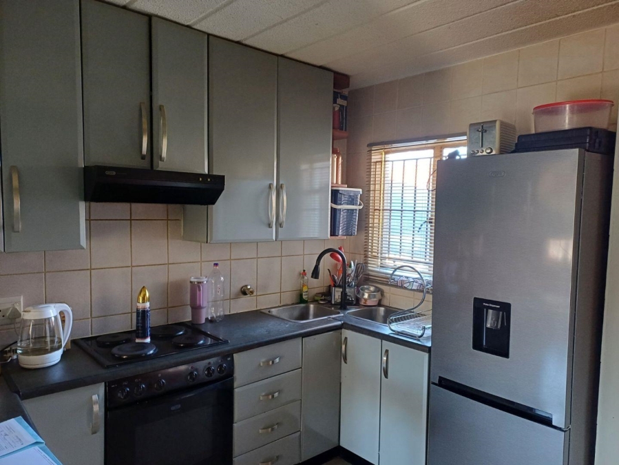 3 Bedroom Property for Sale in Linmeyer Gauteng