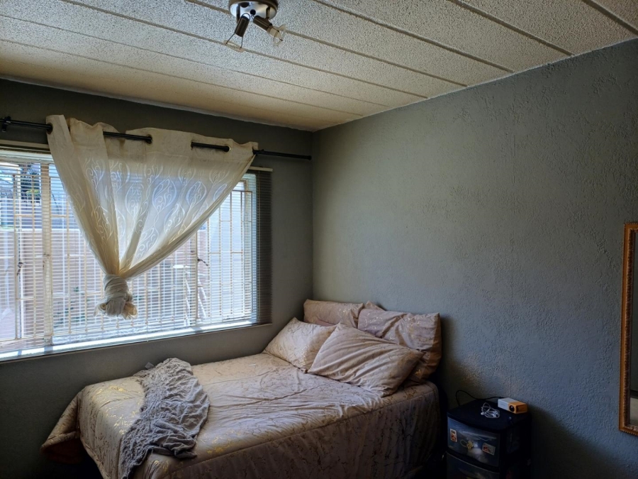 3 Bedroom Property for Sale in Linmeyer Gauteng