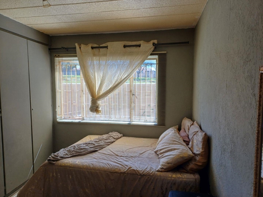 3 Bedroom Property for Sale in Linmeyer Gauteng