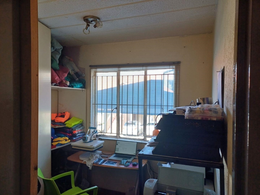 3 Bedroom Property for Sale in Linmeyer Gauteng