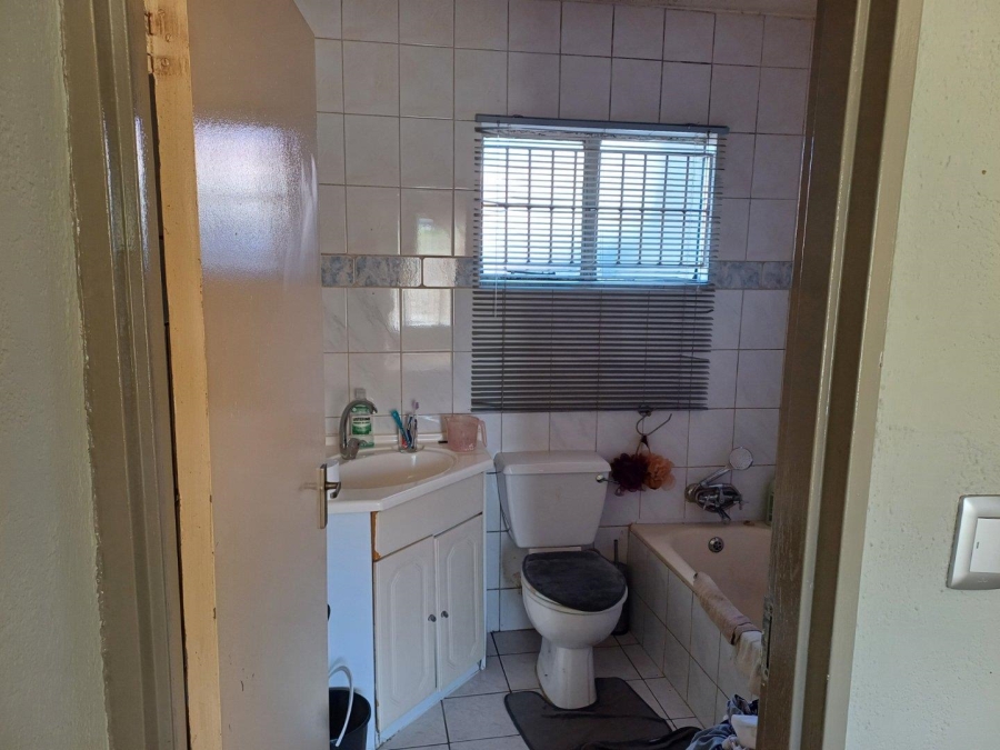 3 Bedroom Property for Sale in Linmeyer Gauteng