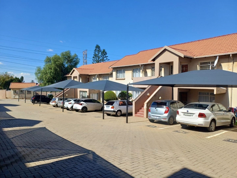 3 Bedroom Property for Sale in Linmeyer Gauteng