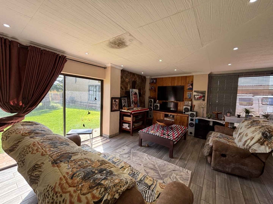 7 Bedroom Property for Sale in Schoongezicht Gauteng
