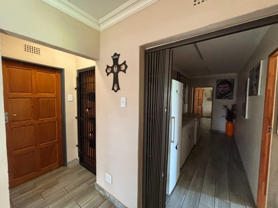 7 Bedroom Property for Sale in Schoongezicht Gauteng