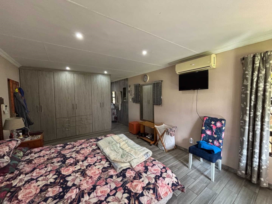7 Bedroom Property for Sale in Schoongezicht Gauteng