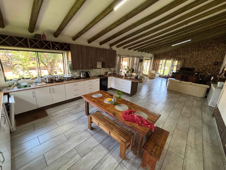 7 Bedroom Property for Sale in Schoongezicht Gauteng