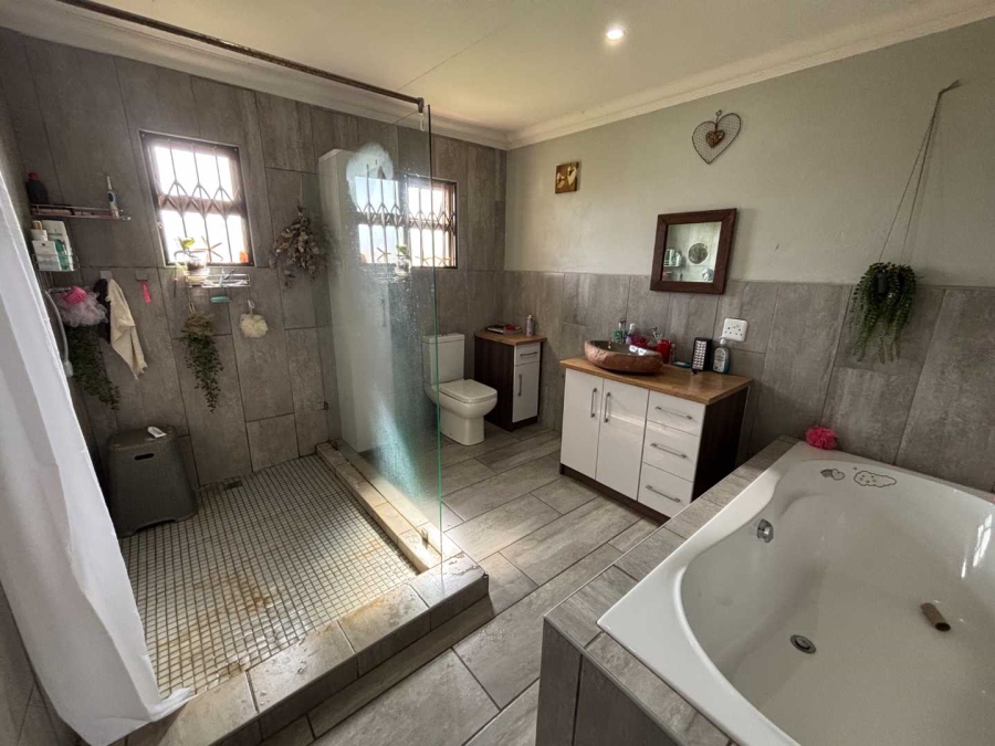 7 Bedroom Property for Sale in Schoongezicht Gauteng