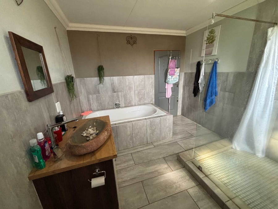7 Bedroom Property for Sale in Schoongezicht Gauteng